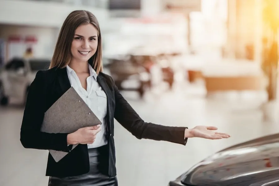 How Women in Car Sales Have an Edge